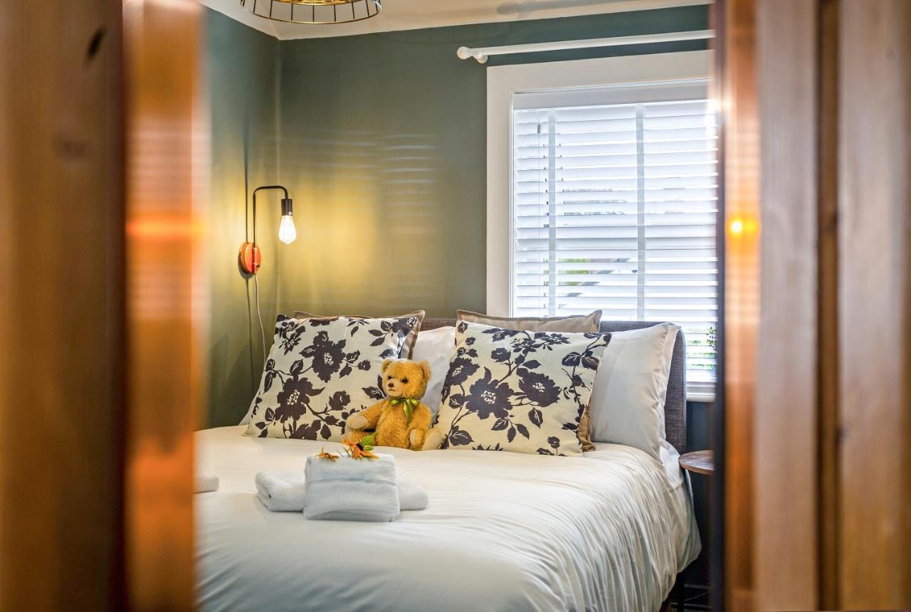 Stylish Romantic Country Escape Near Chester Christleton Ngoại thất bức ảnh